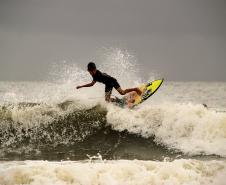 Surf e vôlei sentado