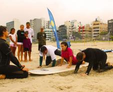 Surf e vôlei sentado