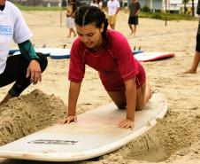 Surf e vôlei sentado