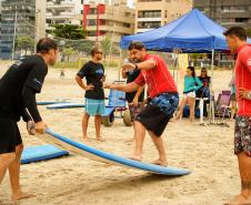 Surf e vôlei sentado