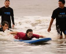 Surf e vôlei sentado