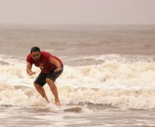 Surf e vôlei sentado