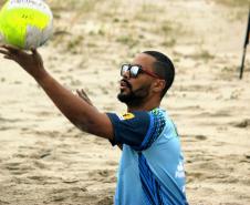 Surf e vôlei sentado