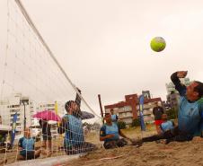 Surf e vôlei sentado