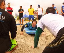 Surf e vôlei sentado