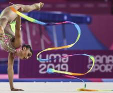 Bárbara Domingos, medalha de prata na prova fita da Ginástica Rítmica.