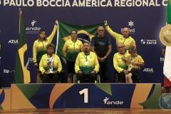 Atletas no pódio
