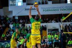 Estrelas do vôlei levam mais de 4 mil pessoas ao Ginásio do Tarumã em prol do Rio Grande do Sul