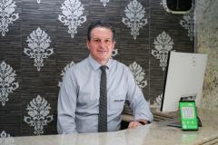 Na foto, o gerente do Hotel Loriza, Paulo Dobrowolki, também ressalta o aumento no número de hóspedes. "Estamos com mais de 80% de ocupação graças aos jogos do Governo do Estado. Sem esses eventos, os hotéis estariam quase vazios, como costuma acontecer nos finais de semana"...