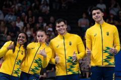 Paranaense Beatriz Carneiro (segunda da esquerda para direita) leva o bronze no revezamento 4 x 100 livre S14 na Paralimpíada de Paris