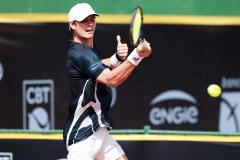 Paranaense de Londrina, o tenista João Bonini, 17 anos, conseguiu um feito ao se classificar para a disputa de três torneios de Grand Slam na categoria sub-17, os mais relevantes em nível internacional.