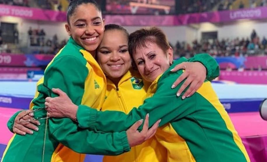 Carolyne Pedro, Thaís Fidelis e a técnica Iryna Yashenko. (Foto: Divulgação)