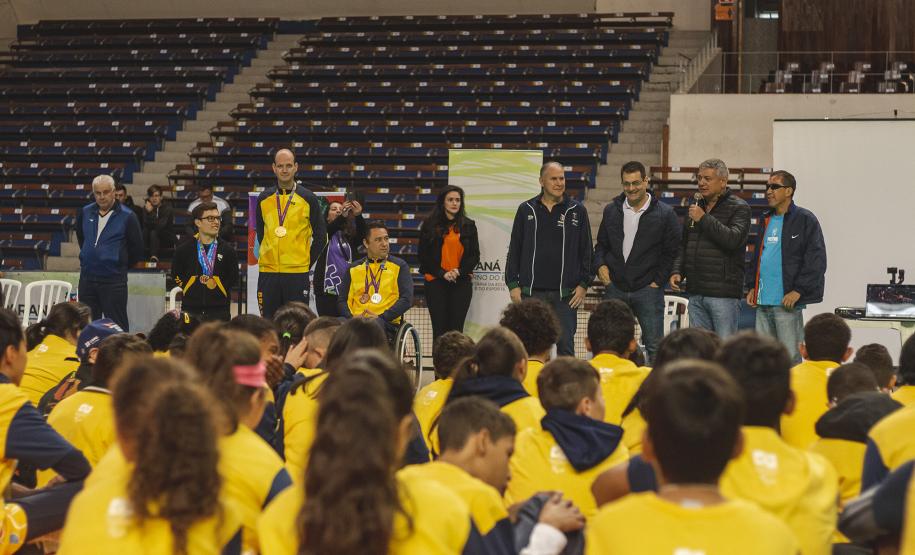 Superintendente do Esporte do Paraná Helio Wirbiski, discursando na abertura do Festival Paralímpico