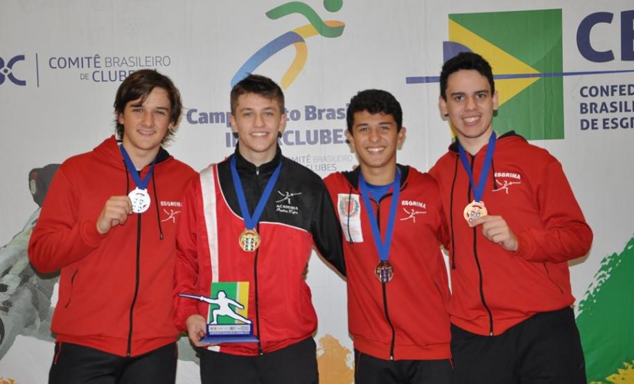 Atletas exibem medlahas