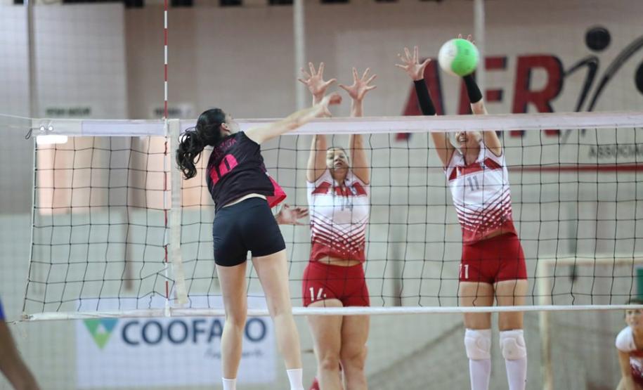 Atleta faz ataque na rede