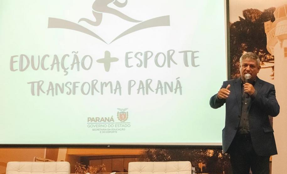 Helio Wirbiski discursando