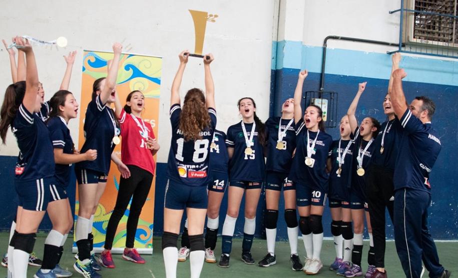 Equipe comemora no pódio