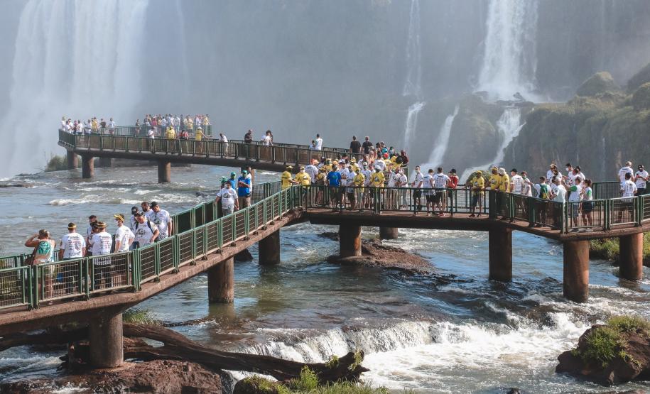 Transparaná - Entrega de kits e abertura