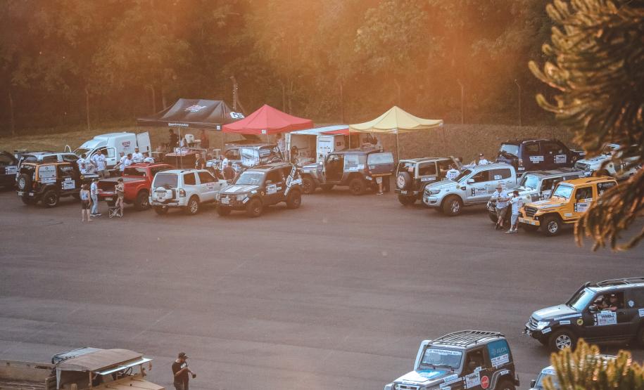 Transparaná - Entrega de kits e abertura