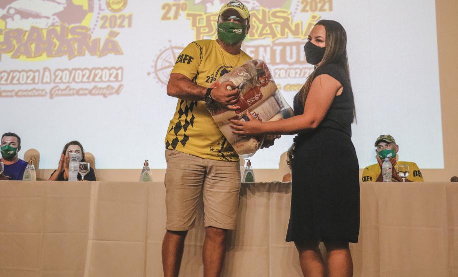 Transparaná - Entrega de kits e abertura