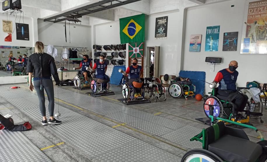 Treinamento da equipe de esgrima em cadeira de rodas da ADFP