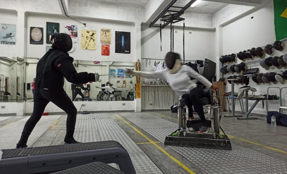 Treinamento da equipe de esgrima em cadeira de rodas da ADFP