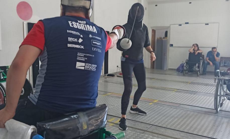 Treinamento da equipe de esgrima em cadeira de rodas da ADFP