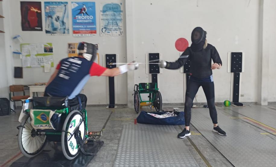 Treinamento da equipe de esgrima em cadeira de rodas da ADFP