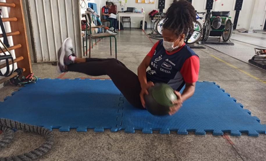 Treinamento da equipe de esgrima em cadeira de rodas da ADFP