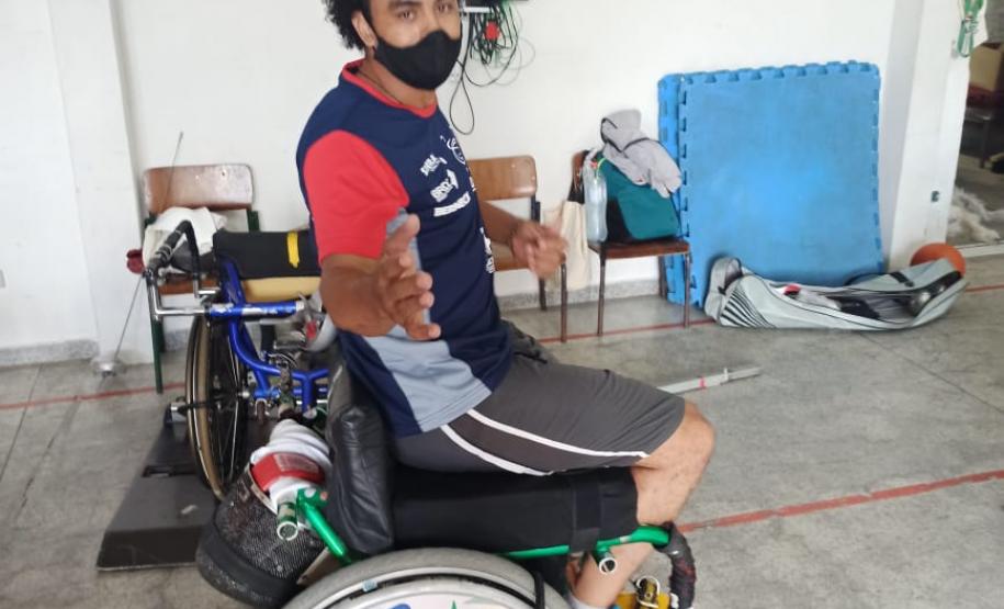 Treinamento da equipe de esgrima em cadeira de rodas da ADFP