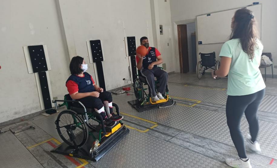 Treinamento da equipe de esgrima em cadeira de rodas da ADFP