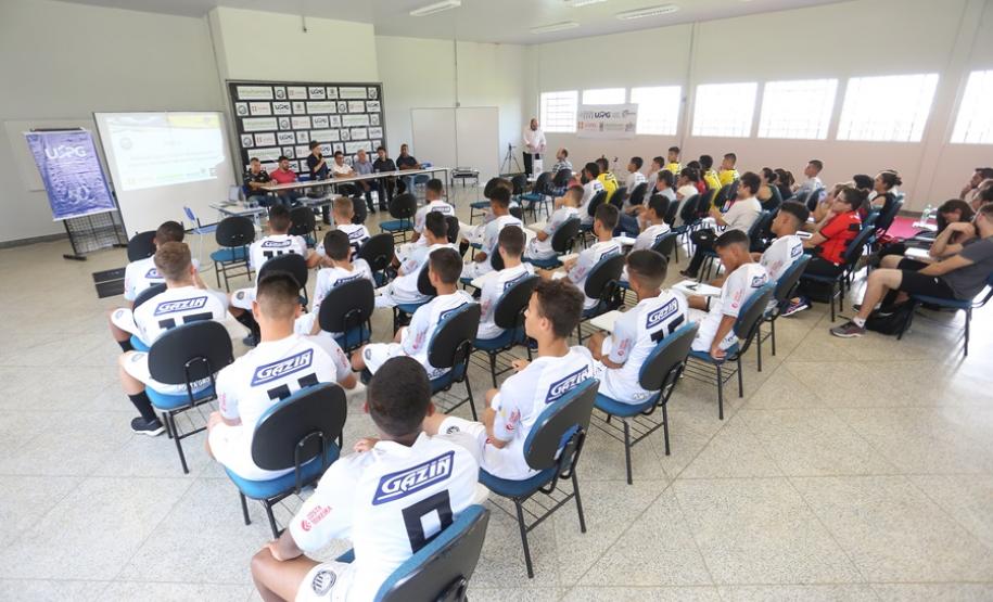 AVALIAÇÃO FÍSICA E CONTROLE DO TREINAMENTO ESPORTIVO DE JOVENS TALENTOS PONTAGROSSENSES