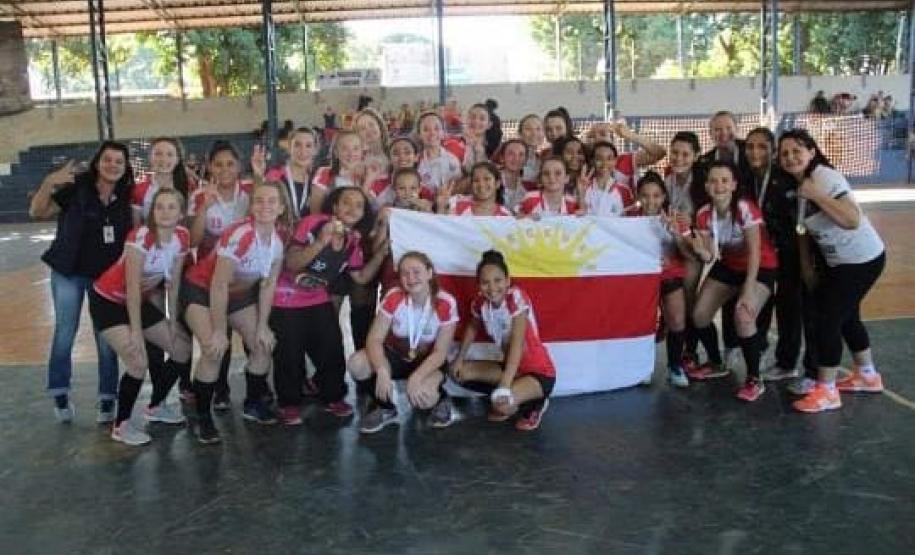 Equipes femininas A e B de Mercedes na fase regional em 2019