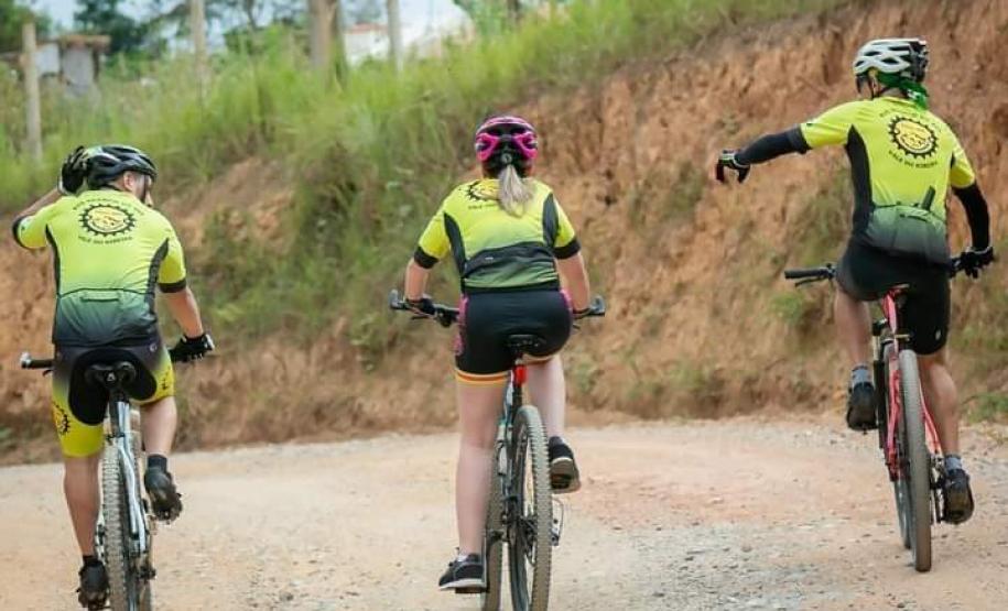 foto dos ciclistas na ciclorrota caetê no município de Rio Branco do Sul