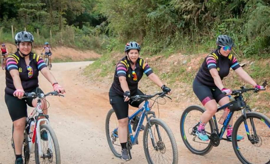 foto dos ciclistas na ciclorrota caetê no município de Rio Branco do Sul