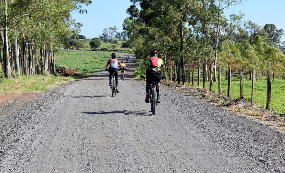 foto mostra ciclistas na ciclorrota de mandaguari