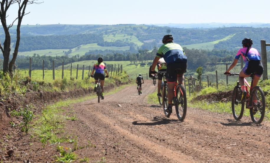foto mostra ciclistas na ciclorrota de mandaguari