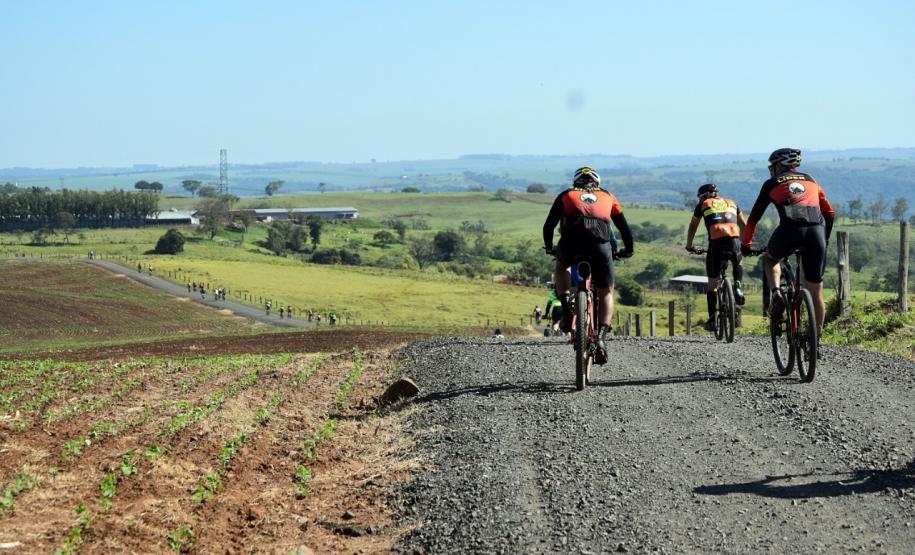foto mostra ciclistas na ciclorrota de mandaguari