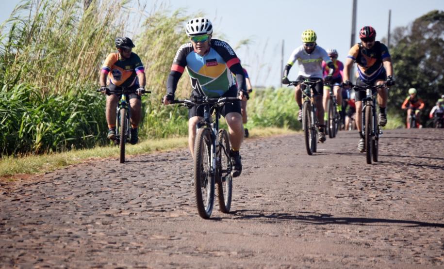 foto mostra ciclistas na ciclorrota de mandaguari