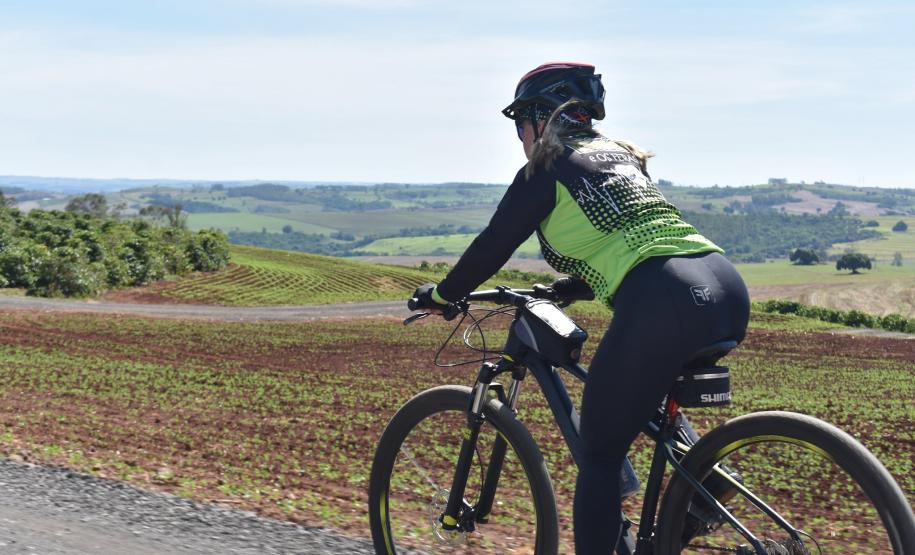 ciclistas pedalando na Rota Marialva I