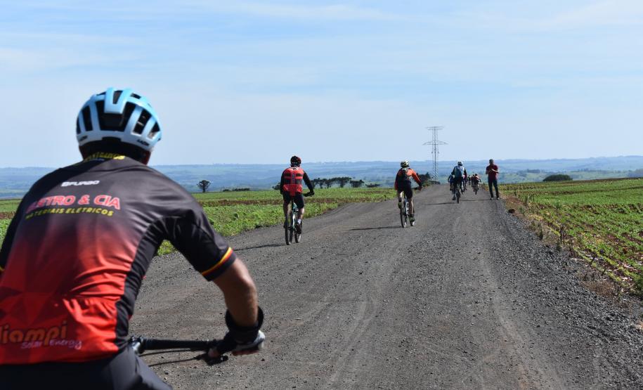 ciclistas pedalando na Rota Marialva I