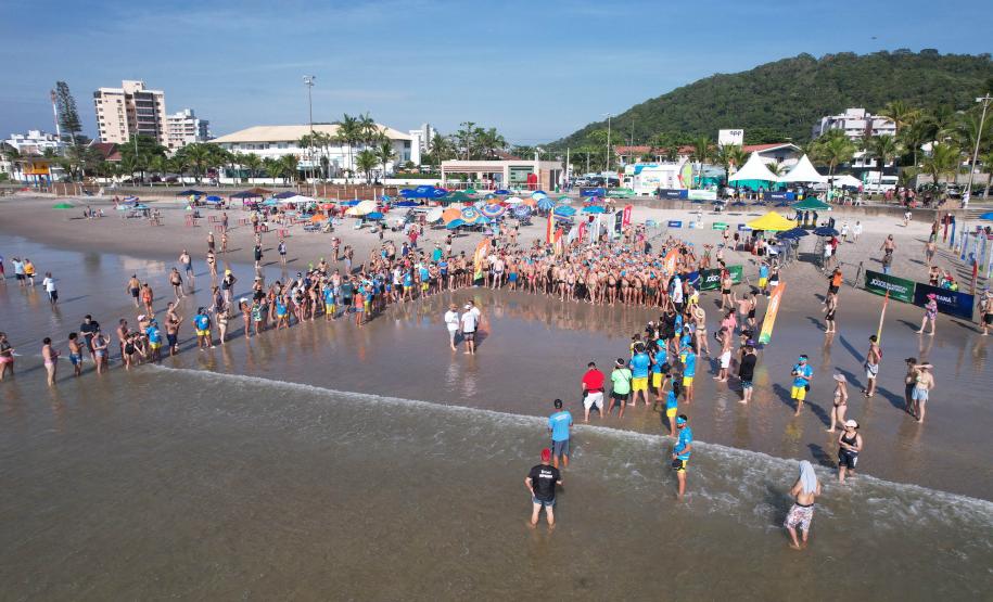 Após um hiato de 12 anos, travessia de Guaratuba teve participação de crianças e PCDs