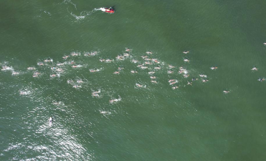 Após um hiato de 12 anos, travessia de Guaratuba teve participação de crianças e PCDs