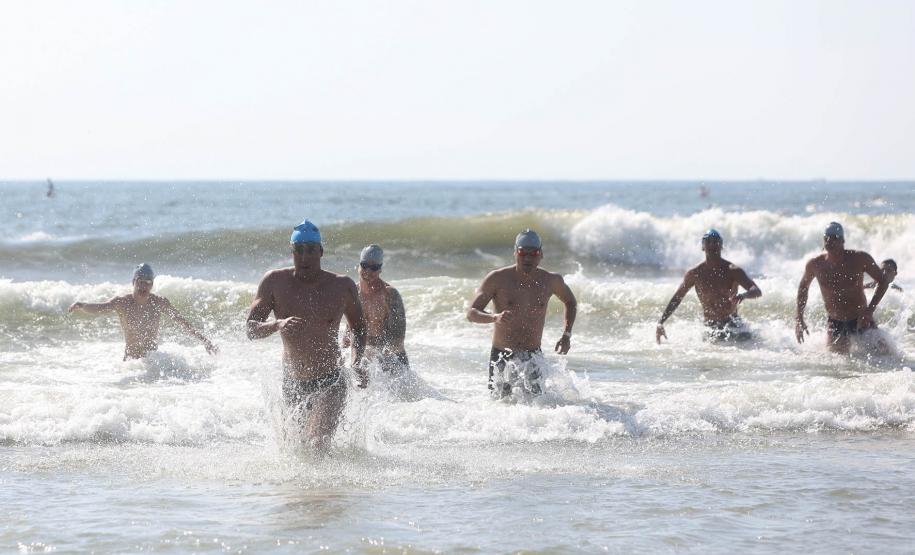 Após um hiato de 12 anos, travessia de Guaratuba teve participação de crianças e PCDs