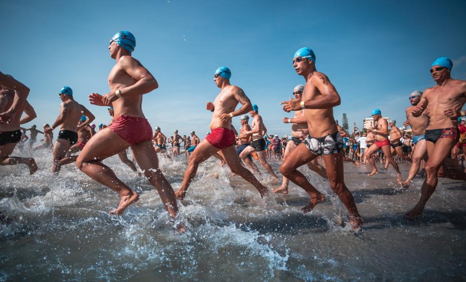 Após um hiato de 12 anos, travessia de Guaratuba teve participação de crianças e PCDs