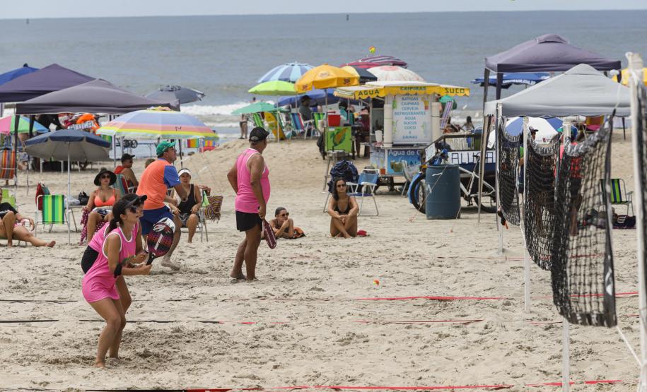 Matinhos, 11 de fevereiro de 2023 - Neste sábado a Arena Verão Maior em Caiobá recebeu o Torneio de Beach Tennis. Fotos: Roberto Dziura Jr/AEN