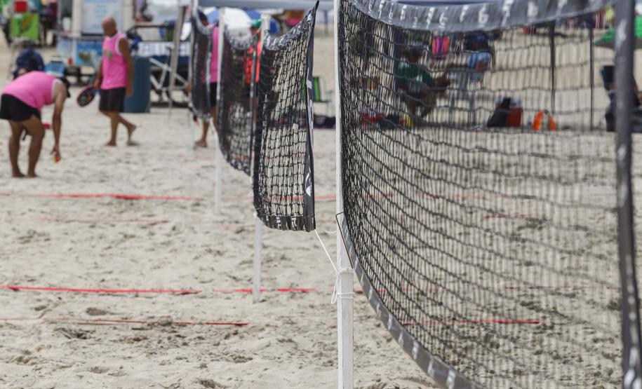 Matinhos, 11 de fevereiro de 2023 - Neste sábado a Arena Verão Maior em Caiobá recebeu o Torneio de Beach Tennis. Fotos: Roberto Dziura Jr/AEN