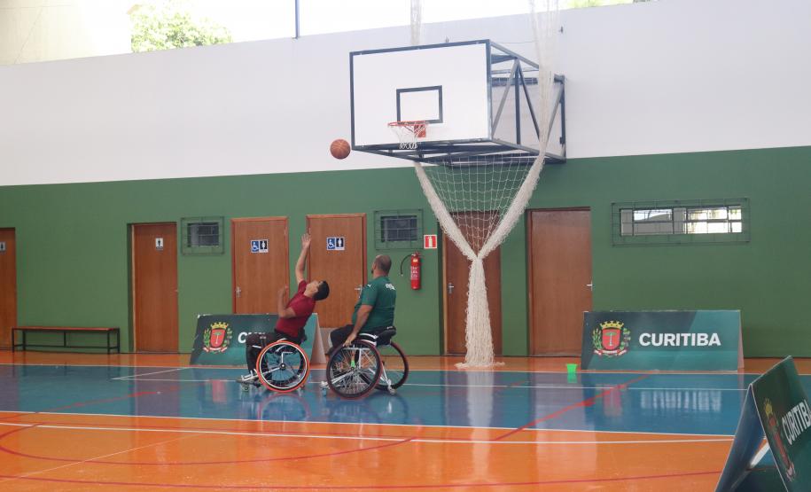 Centro esportivo reestruturado em Curitiba Localizado na Vila Oficinas