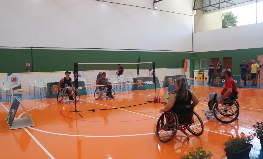 Centro esportivo reestruturado em Curitiba Localizado na Vila Oficinas