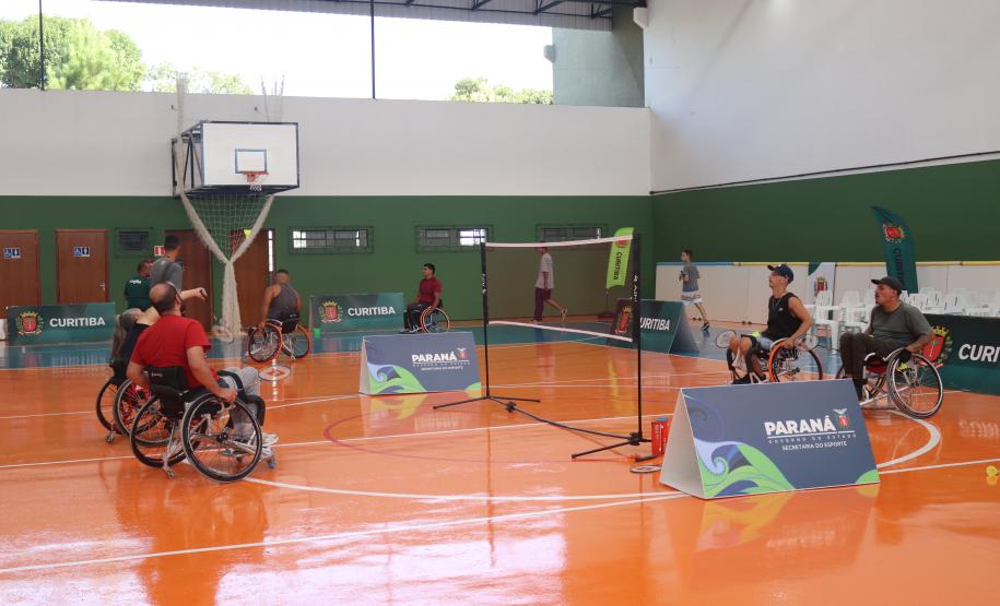 Centro esportivo reestruturado em Curitiba Localizado na Vila Oficinas